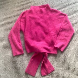 Lewit soft sweater with tie in back